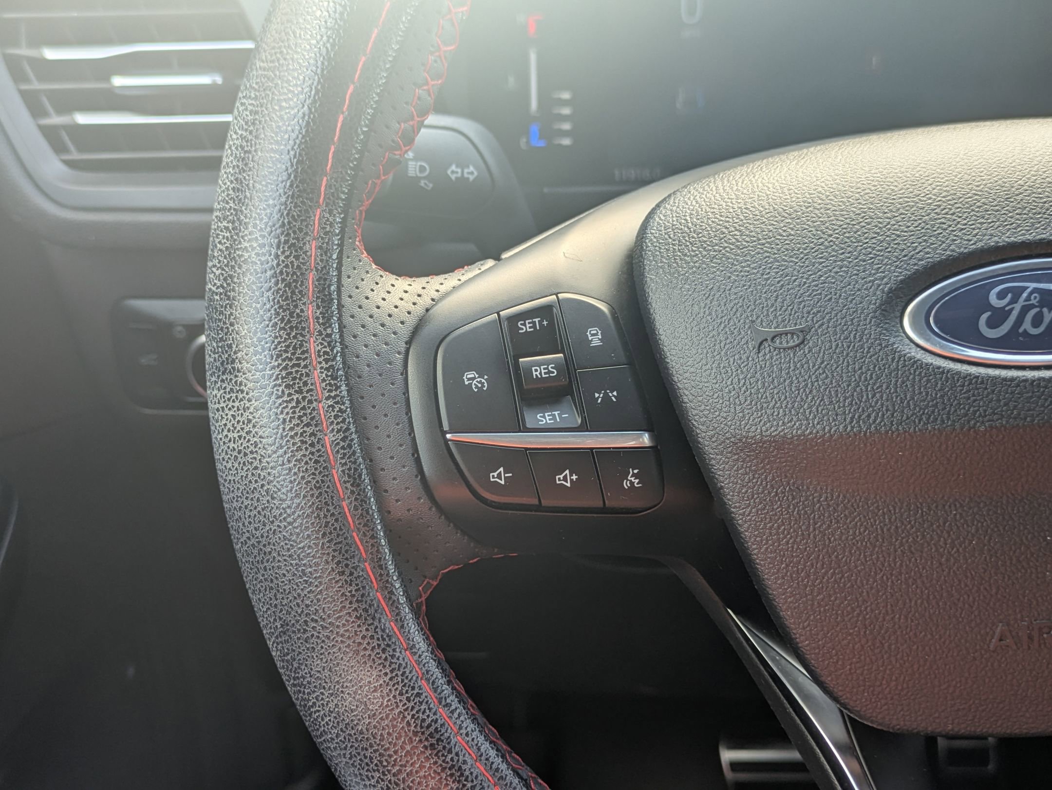 Used 2024 Ford Escape ST-Line w/ Tech Pack #1 FWD image 15