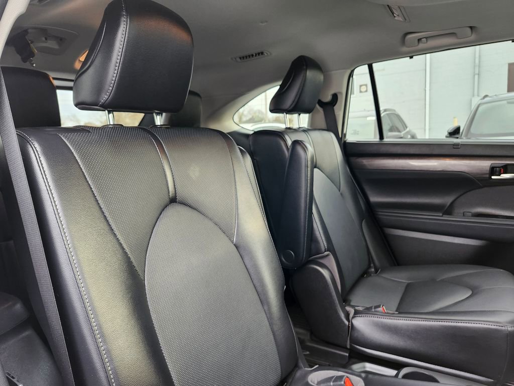 Used 2022 Toyota Highlander Limited image 15