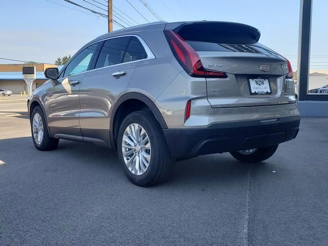 Used 2024 Cadillac XT4 Luxury w/ Cold Weather Package AWD/4WD image 6