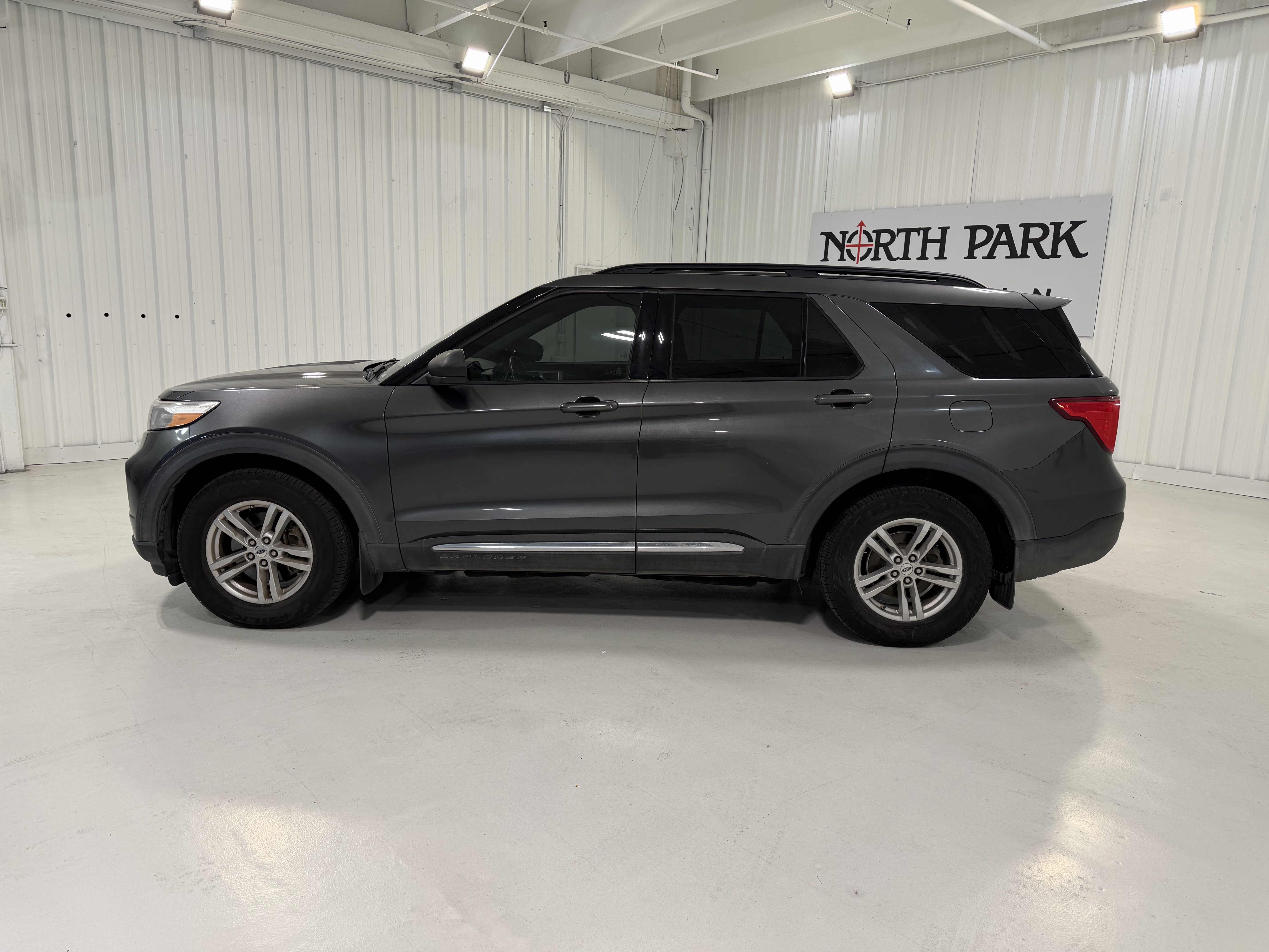 Used 2020 Ford Explorer XLT w/ Equipment Group 202A AWD/4WD image 2