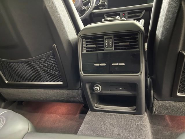 Used 2025 Porsche Cayenne E-Hybrid Coupe image 20