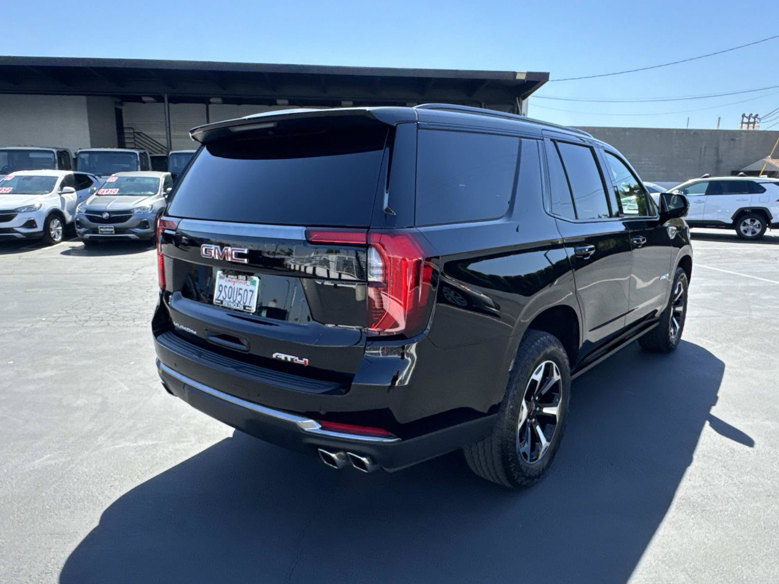 Used 2025 GMC Yukon AT4 w/ AT4 Premium Package AWD/4WD image 5