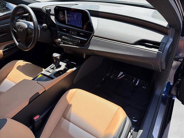 Used 2025 Lexus ES 300h w/ Premium Package FWD image 27