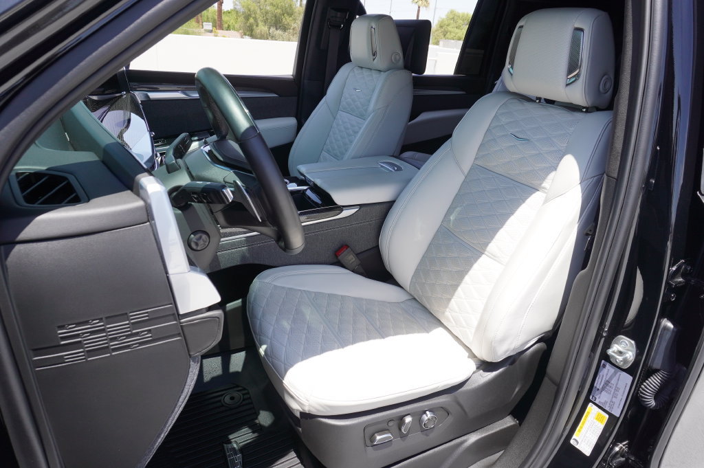 Certified 2025 Cadillac Escalade ESV V AWD/4WD image 18
