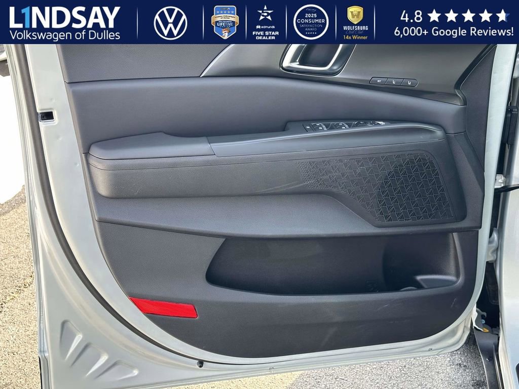 Used 2025 Kia Carnival SX image 8