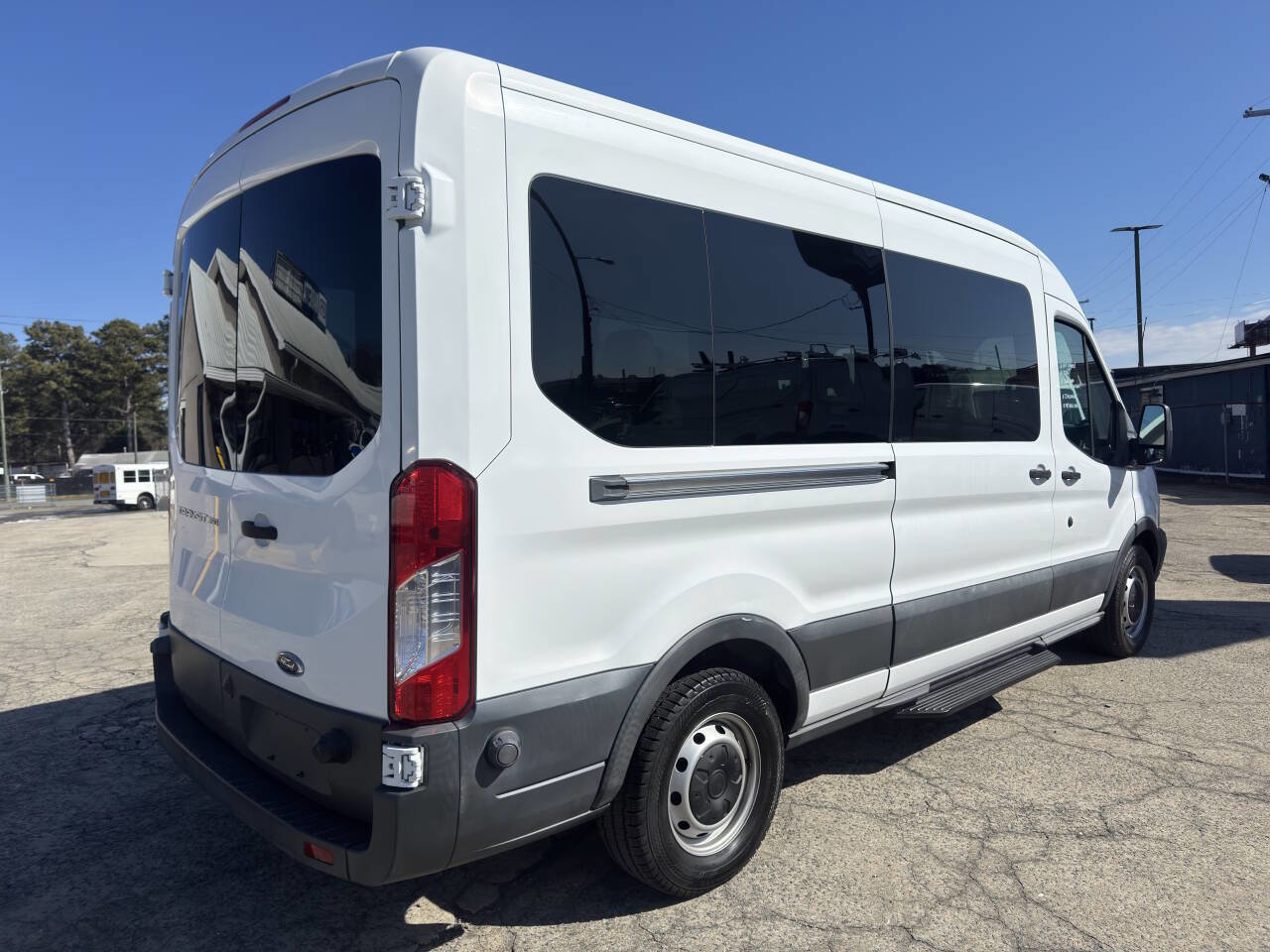 Used 2016 Ford Transit 350 XL image 7