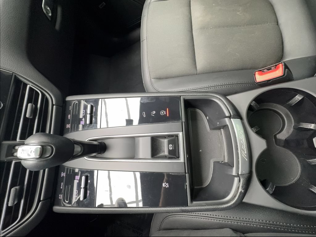 Used 2022 Porsche Macan AWD/4WD image 46