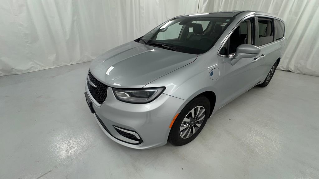 Used 2022 Chrysler Pacifica Touring-L FWD image 7