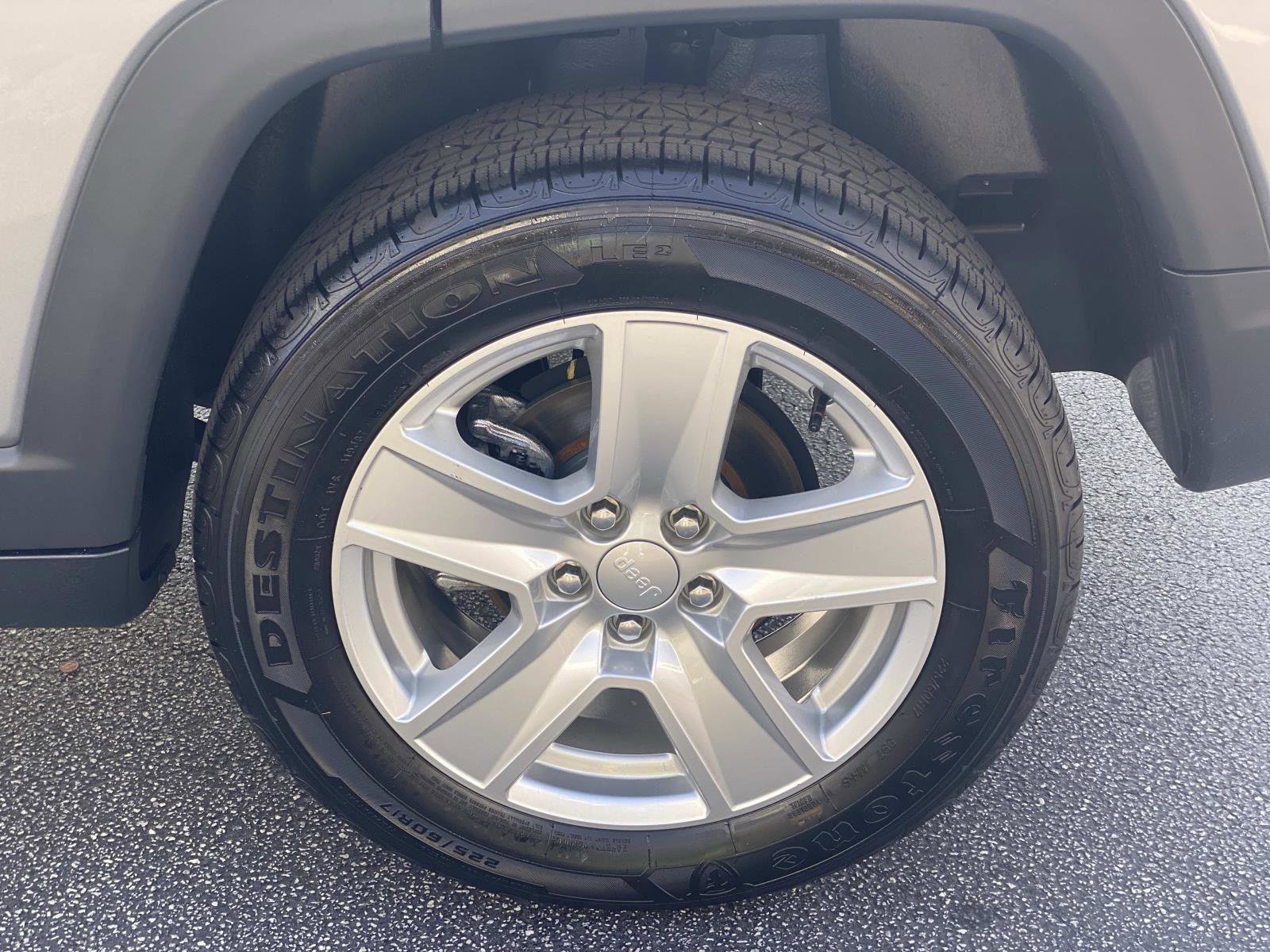 Certified 2022 Jeep Compass Latitude image 16