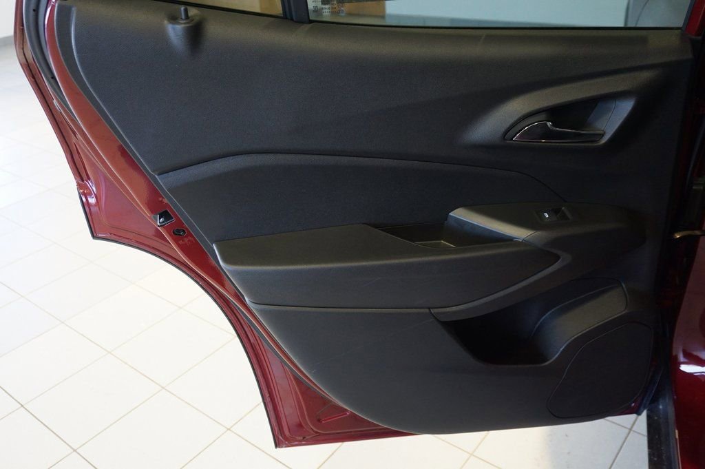 Certified 2025 Chevrolet Trax LT w/ LT Convenience Package image 24