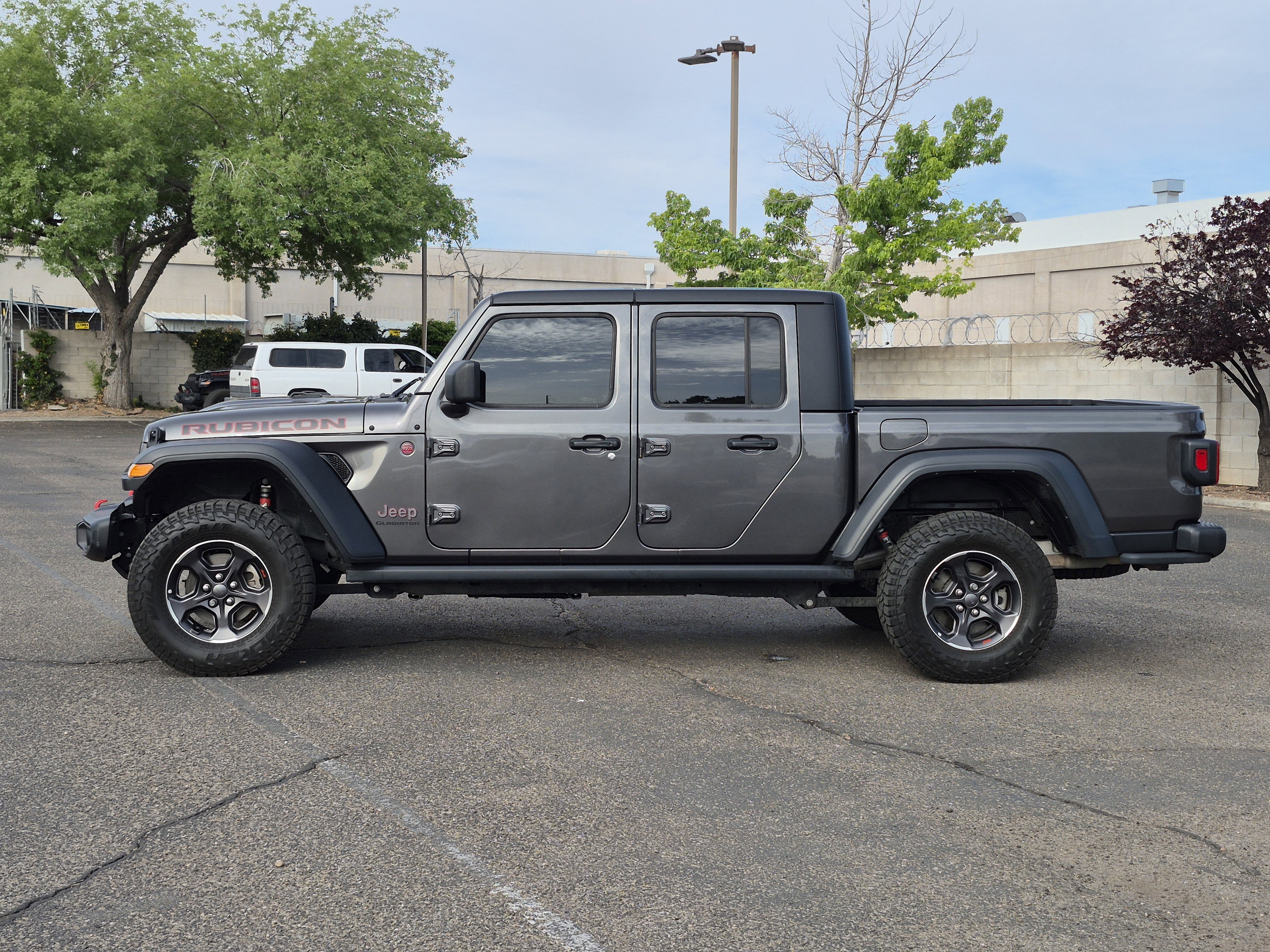 Used 2022 Jeep Gladiator Rubicon w/ Cold Weather Group AWD/4WD image 4