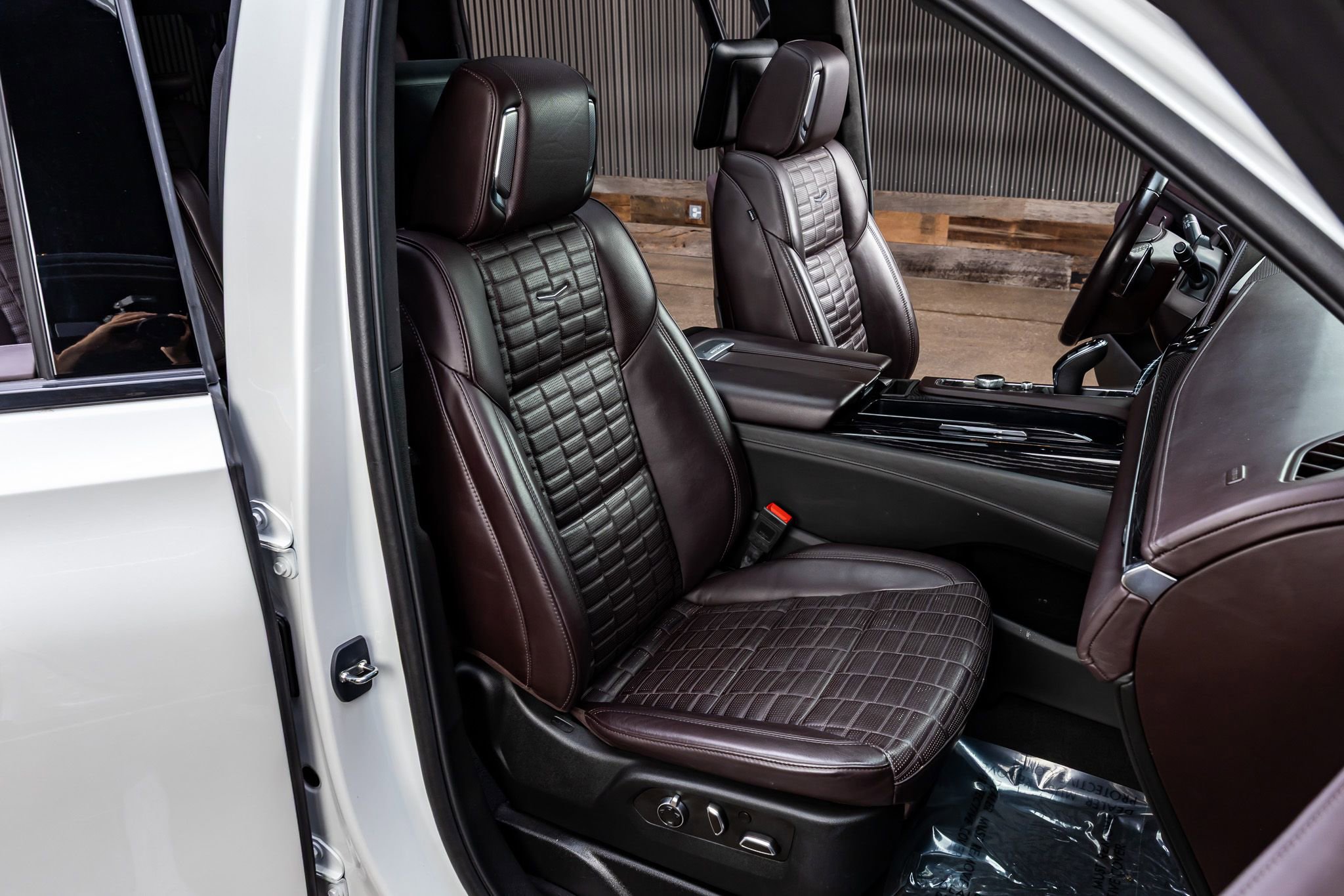 Used 2023 Cadillac Escalade ESV V AWD/4WD image 30