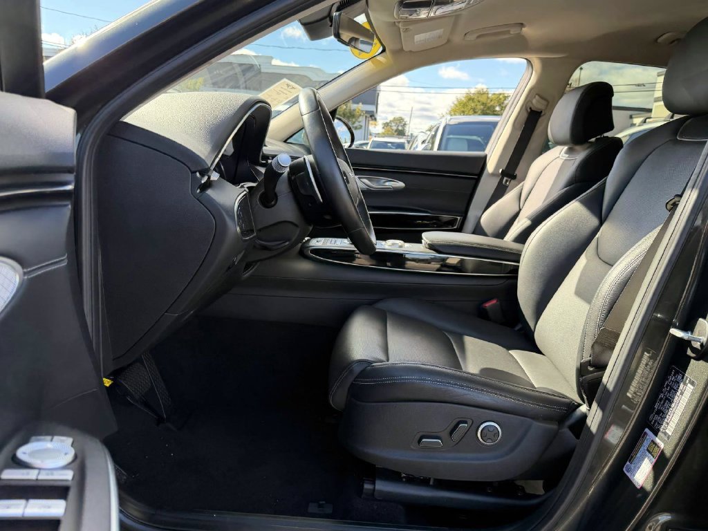 Certified 2025 Genesis GV70 2.5T AWD/4WD image 9