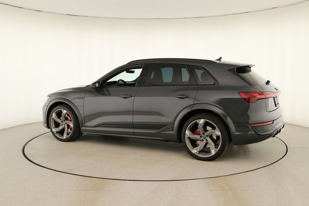 Certified 2024 Audi SQ8 e-tron Premium Plus w/ Black Optic Package AWD/4WD image 3