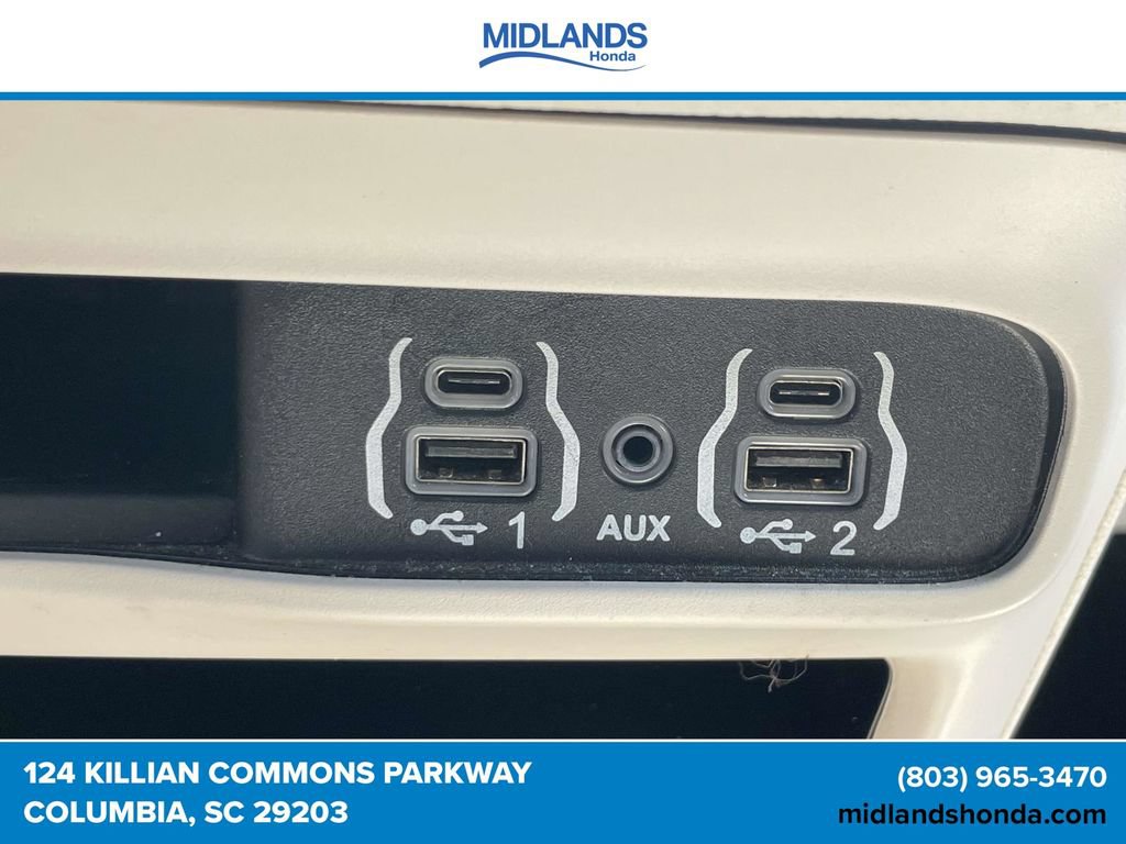 Used 2023 Chrysler Pacifica Touring-L FWD image 29