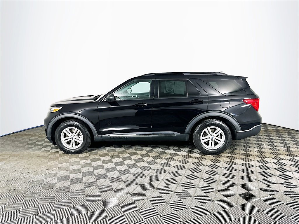 Used 2022 Ford Explorer XLT image 4