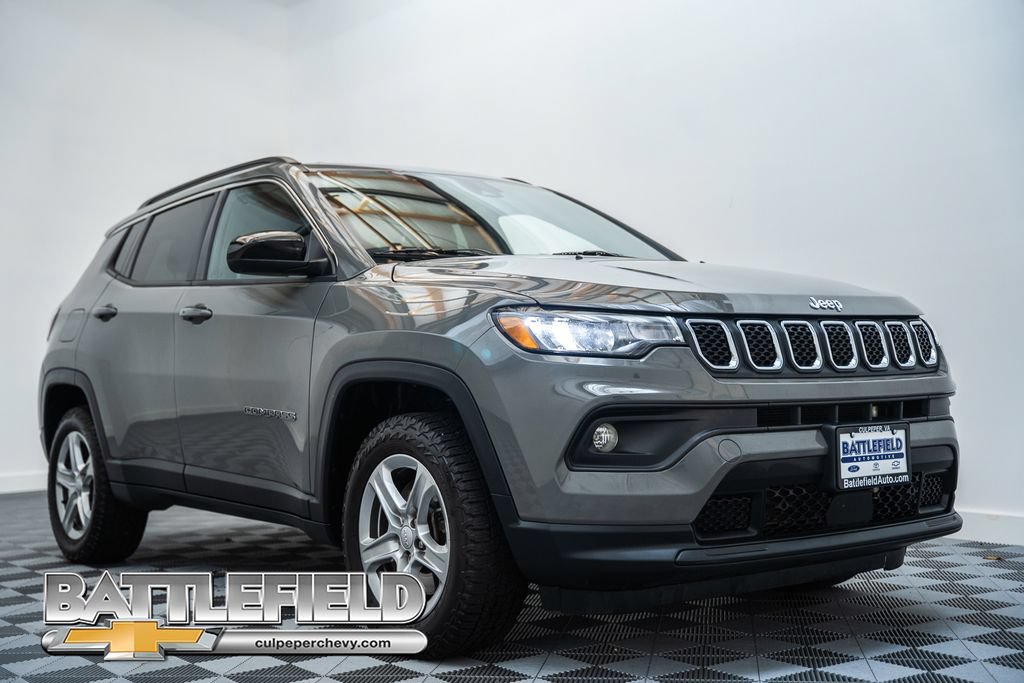 Used 2024 Jeep Compass Latitude AWD/4WD image 1