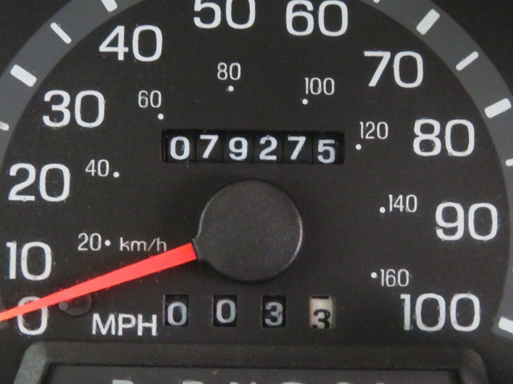 Used 2003 Ford E-350 and Econoline 350 Super Duty Wagon image 32