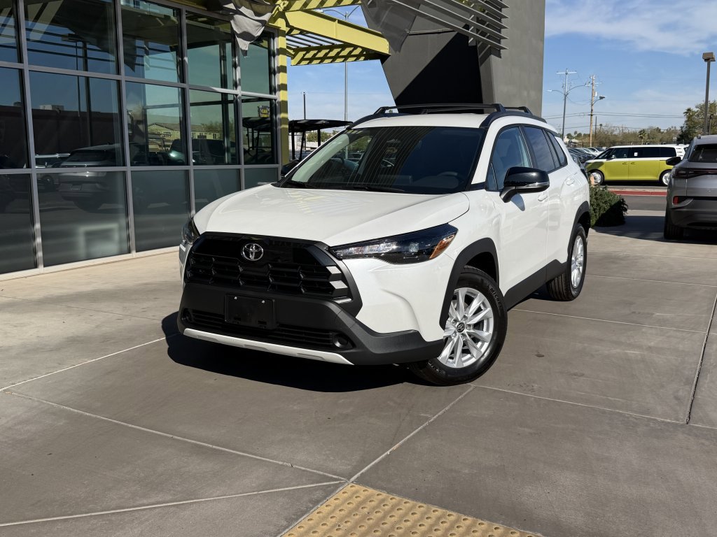 Used 2026 Toyota Corolla Cross LE image 2