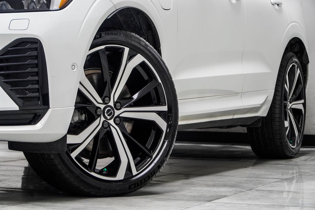 Used 2023 Volvo XC60 T8 Ultimate w/ Climate Package AWD/4WD image 3