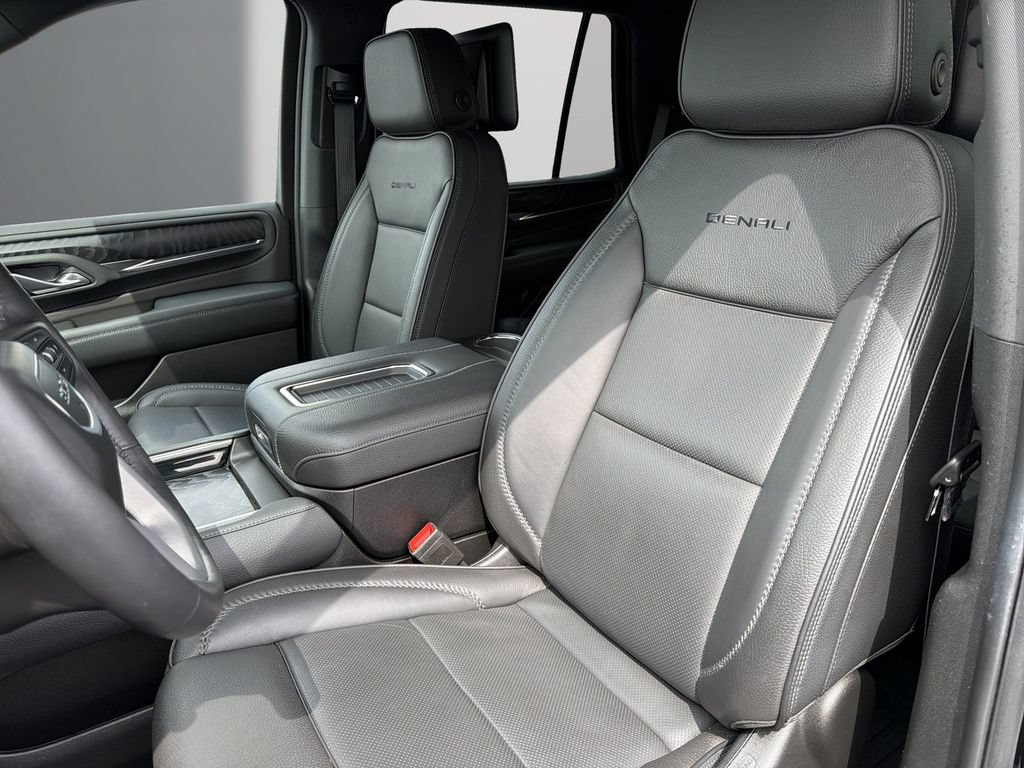 Used 2024 GMC Yukon Denali w/ Advanced Technology Package AWD/4WD image 15