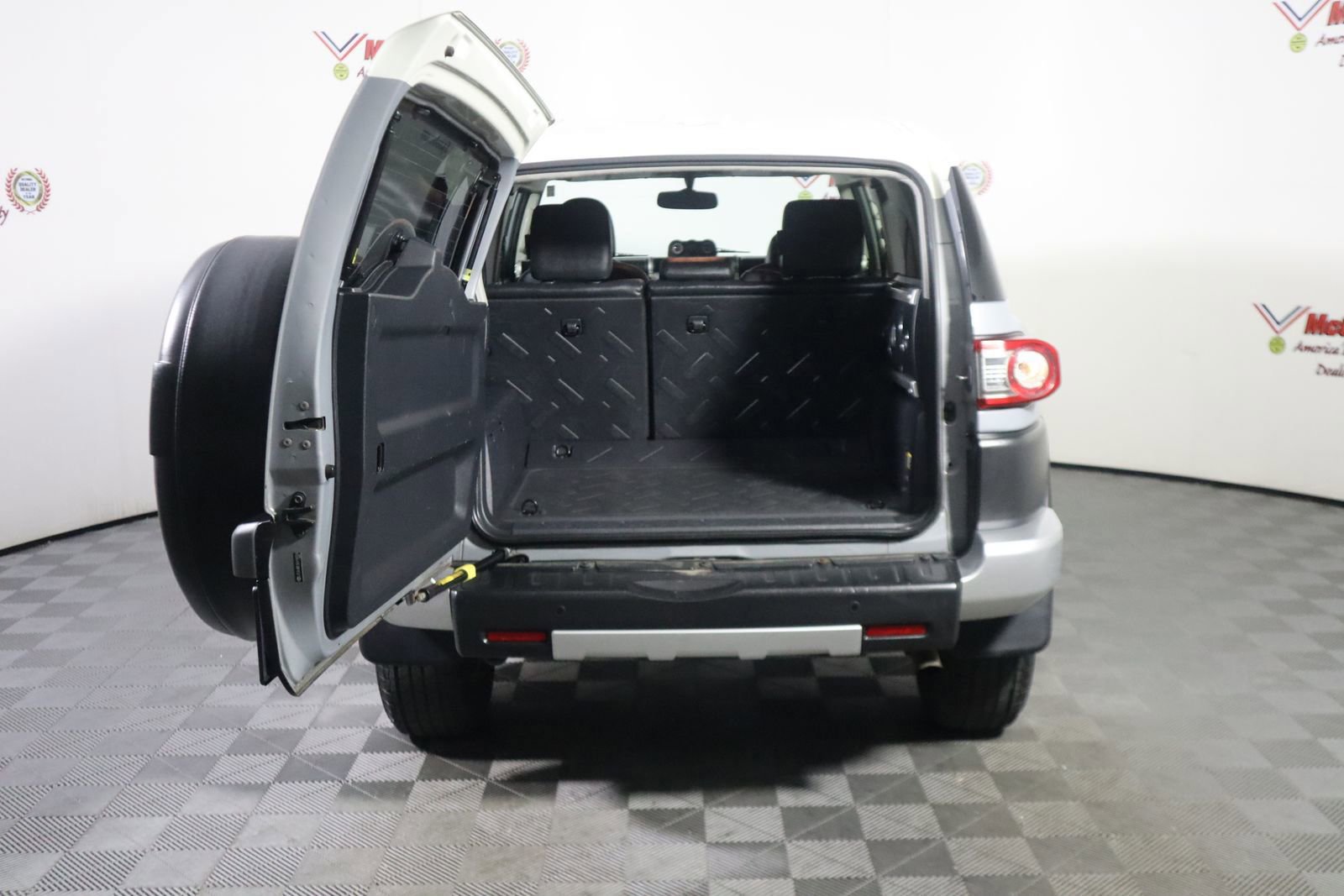 Used 2014 Toyota FJ Cruiser 4WD w/ Upgrade Package image 10