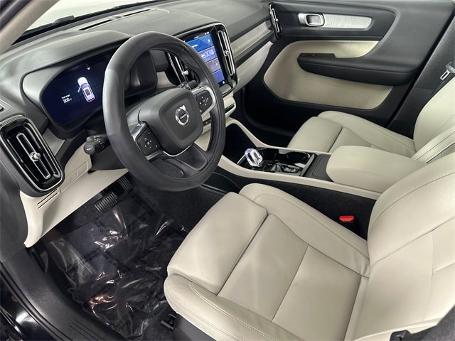 Used 2025 Volvo XC40 B5 Plus w/ Climate Package image 23