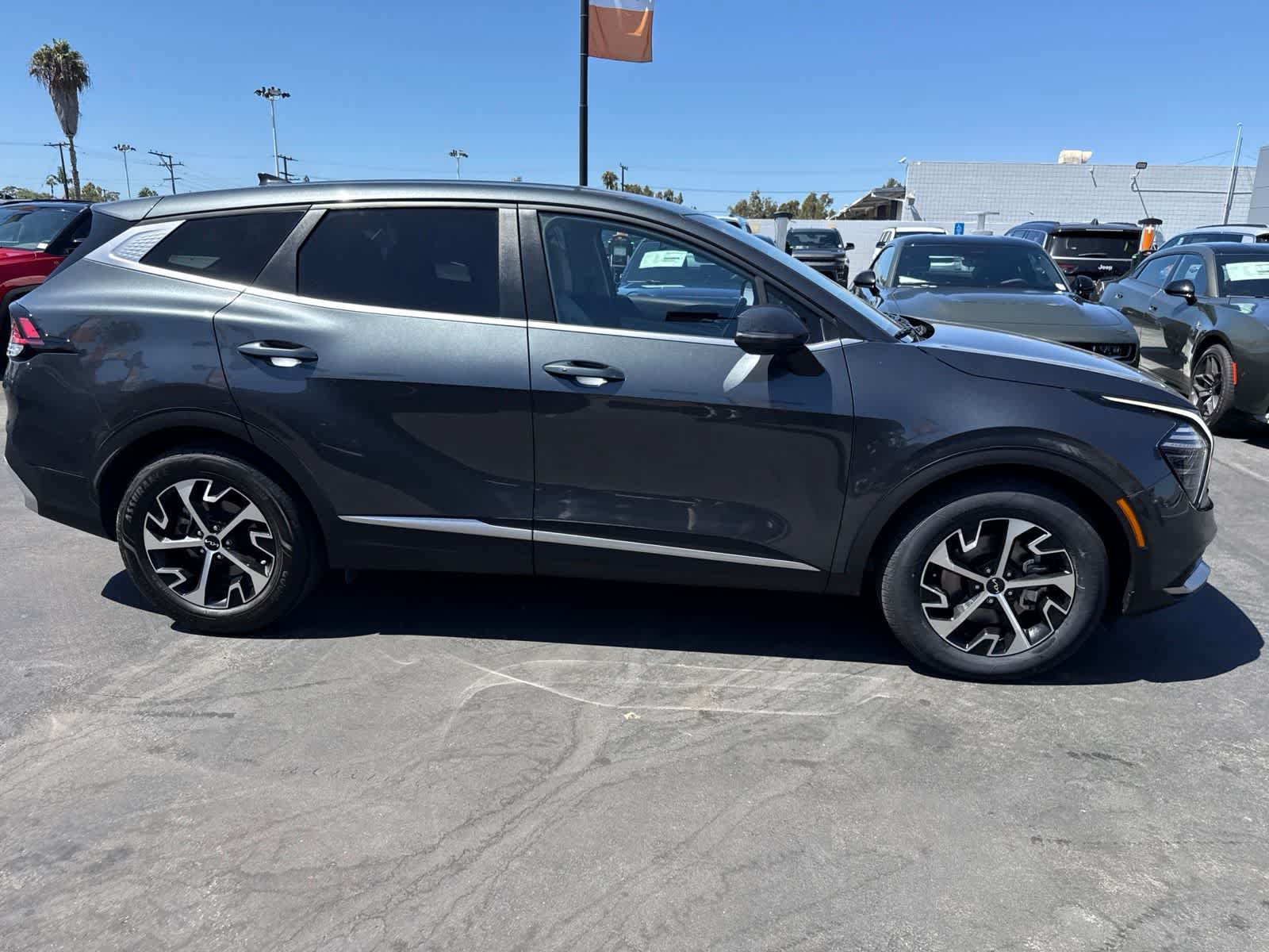 Used 2025 Kia Sportage EX FWD image 11
