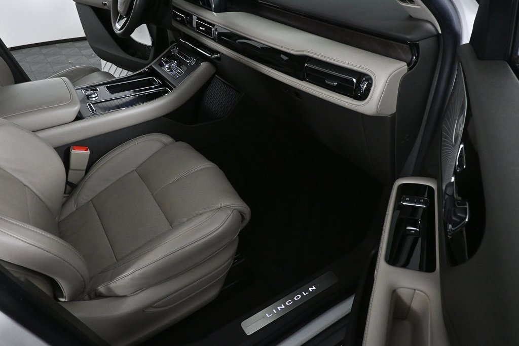 Used 2022 Lincoln Aviator Reserve w/ Equipment Group 201A image 23