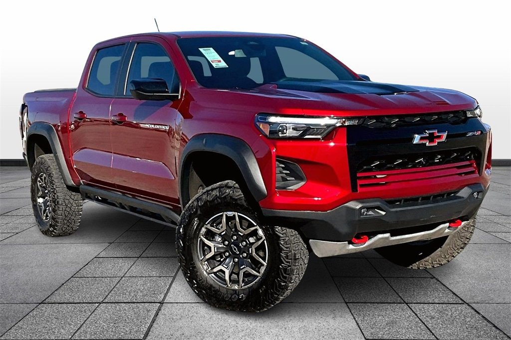 Used 2023 Chevrolet Colorado ZR2 w/ ZR2 Convenience Package III image 2