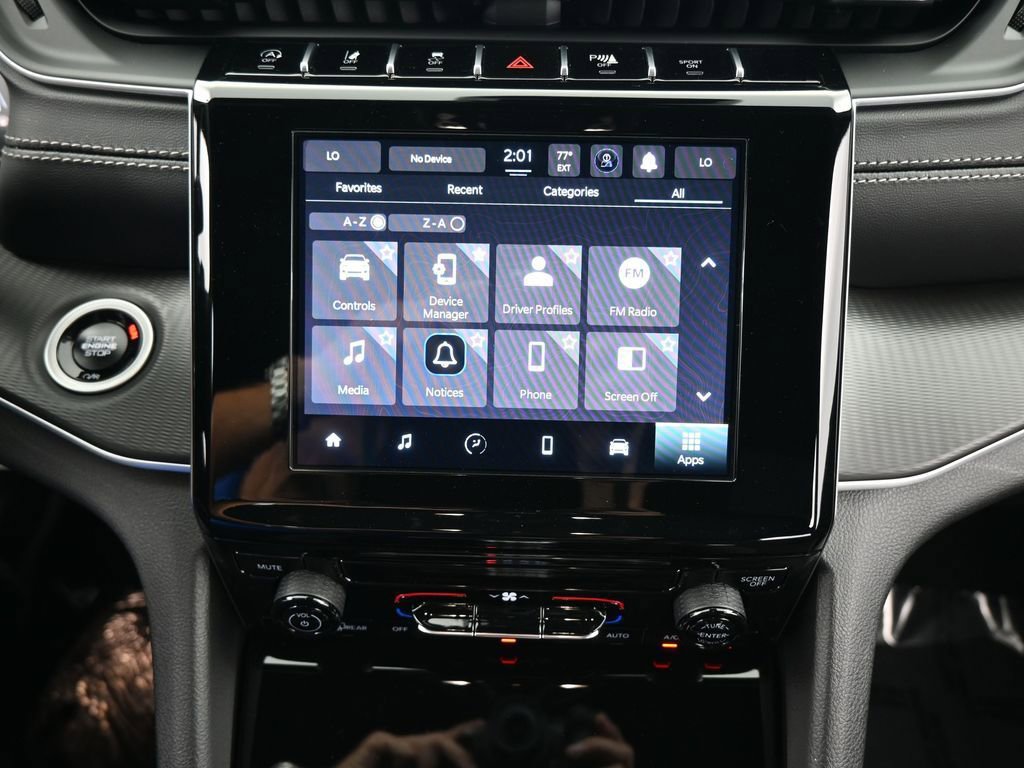 Used 2025 Jeep Grand Cherokee Laredo image 22