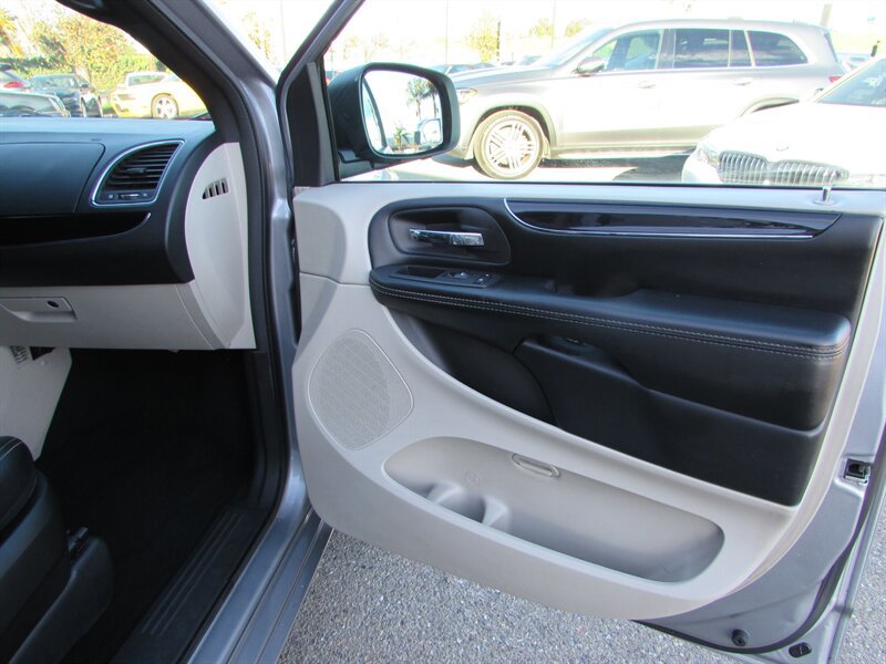 Used 2019 Dodge Grand Caravan SXT image 22