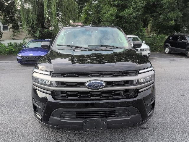 Used 2024 Ford Expedition XLT AWD/4WD image 2