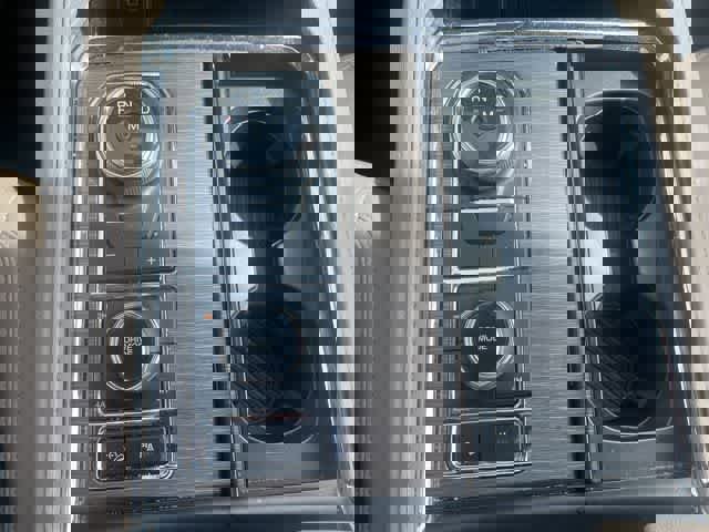 Used 2024 Ford Expedition Limited image 6