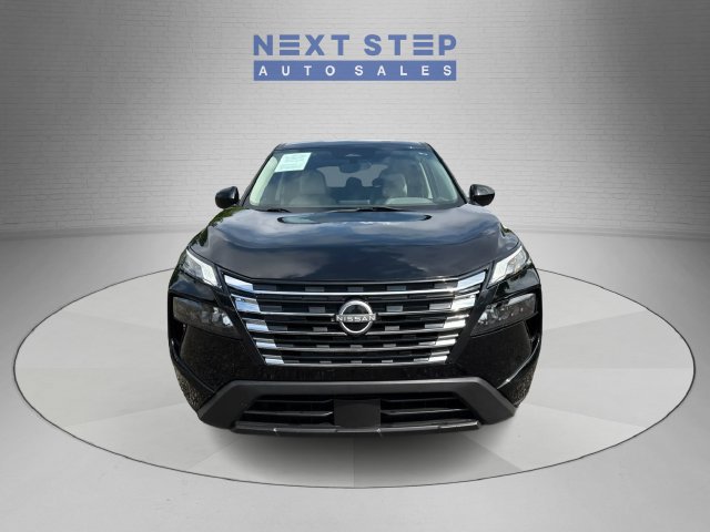 Used 2024 Nissan Rogue SV AWD/4WD image 2