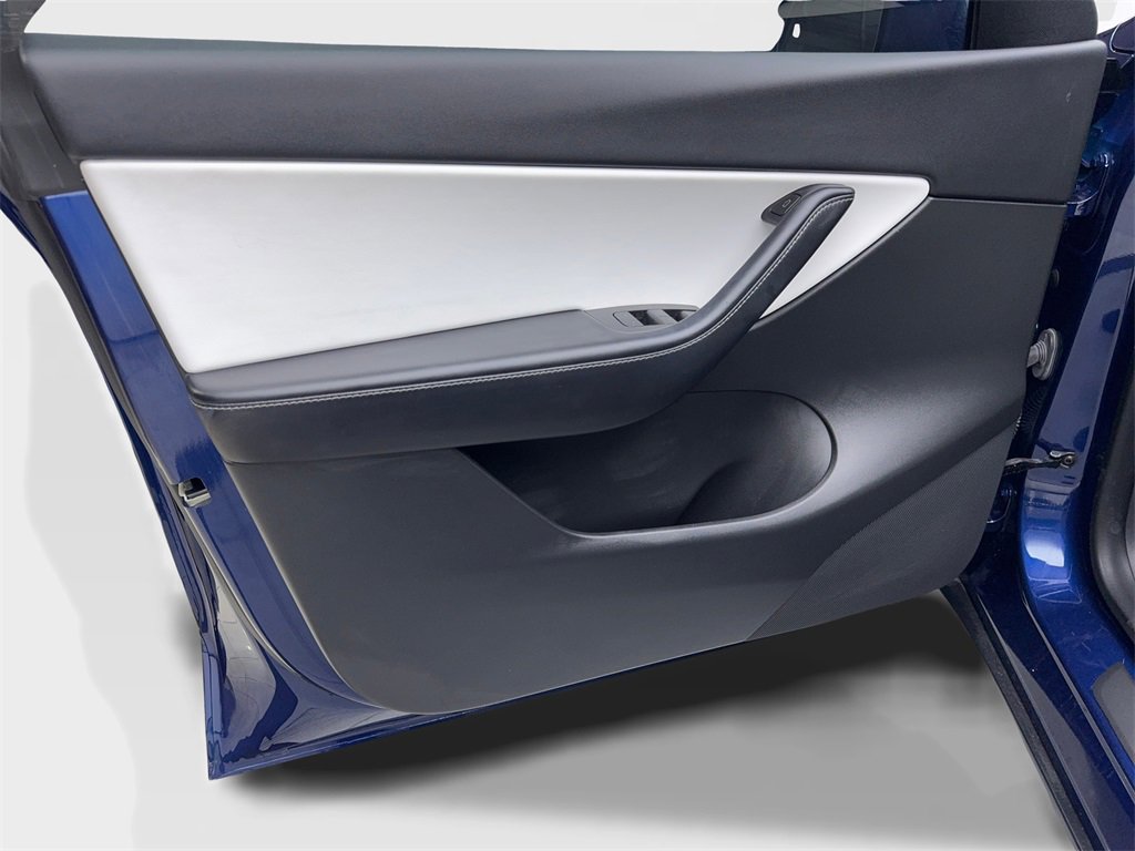 Used 2022 Tesla Model Y Long Range image 30