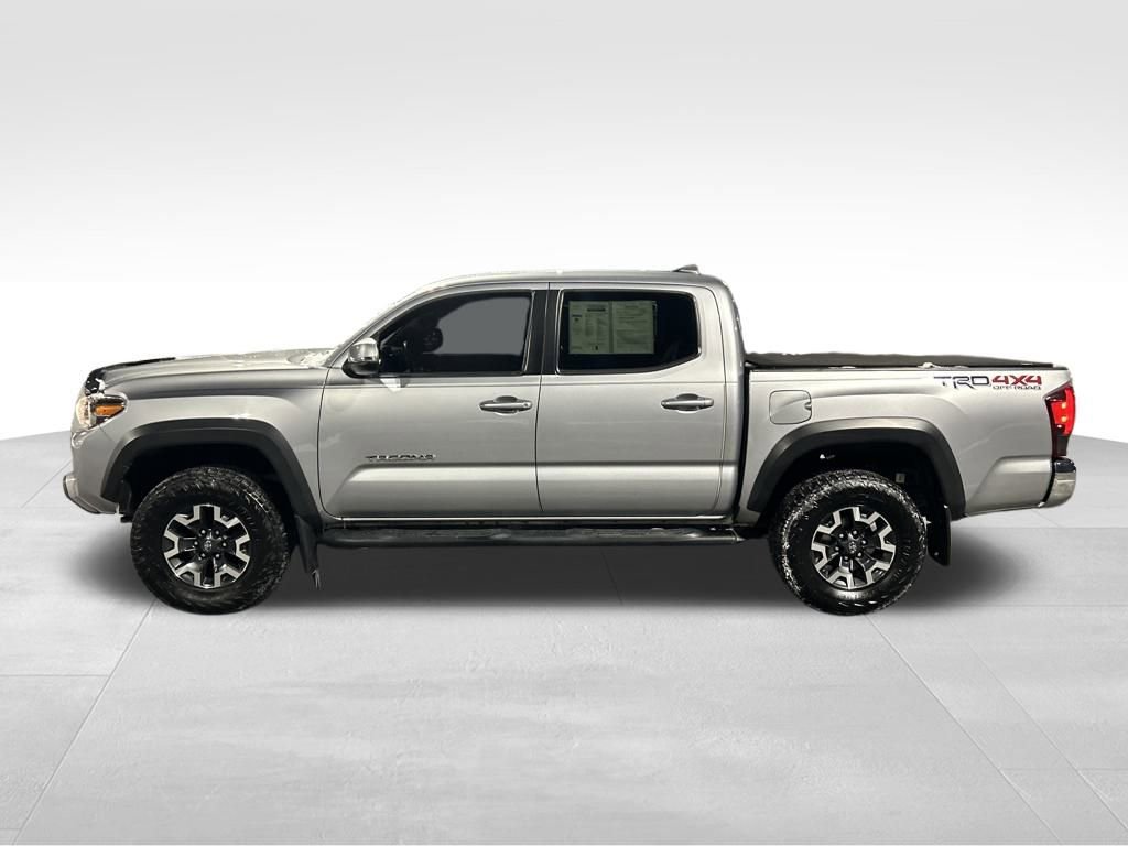 Used 2018 Toyota Tacoma TRD Off-Road image 2