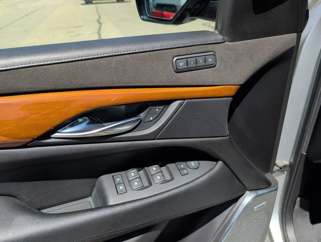 Used 2018 Cadillac Escalade Luxury AWD/4WD image 16