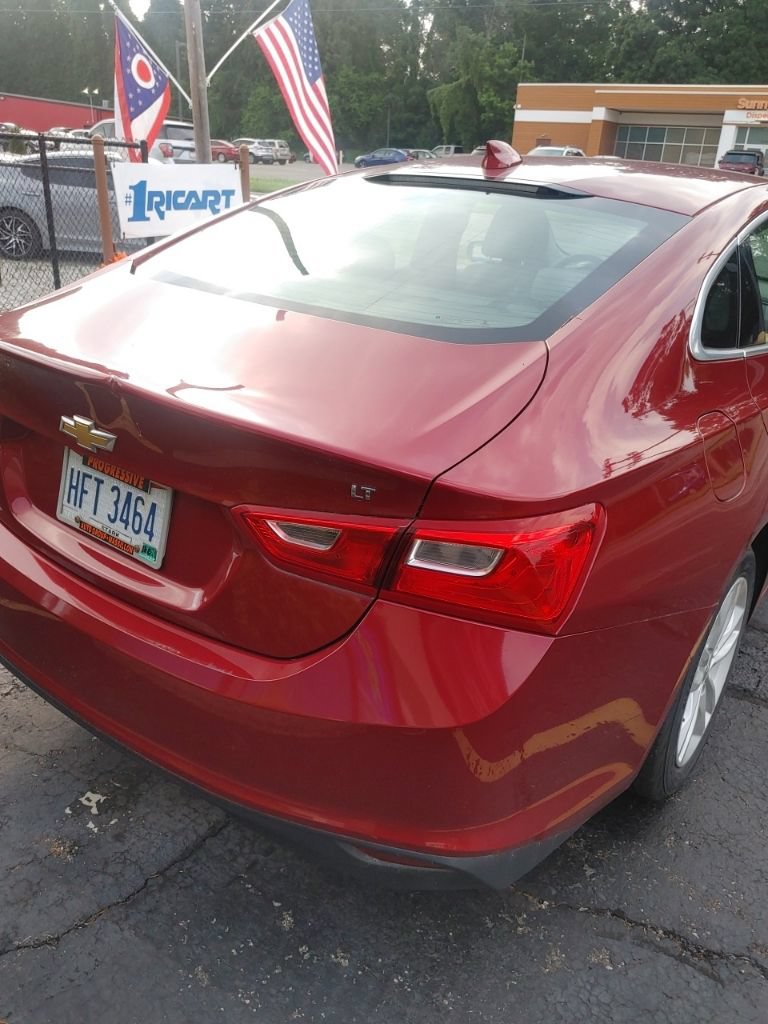 Used 2017 Chevrolet Malibu LT w/ Leather Package FWD image 5