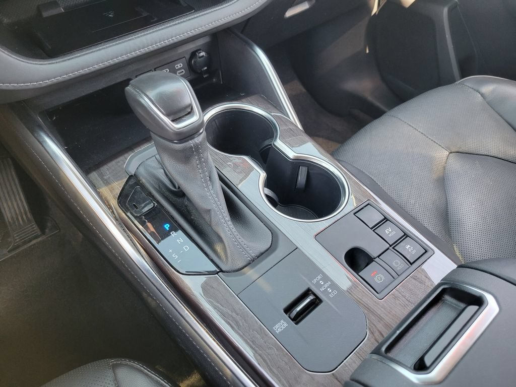 Used 2023 Toyota Highlander Platinum FWD image 15