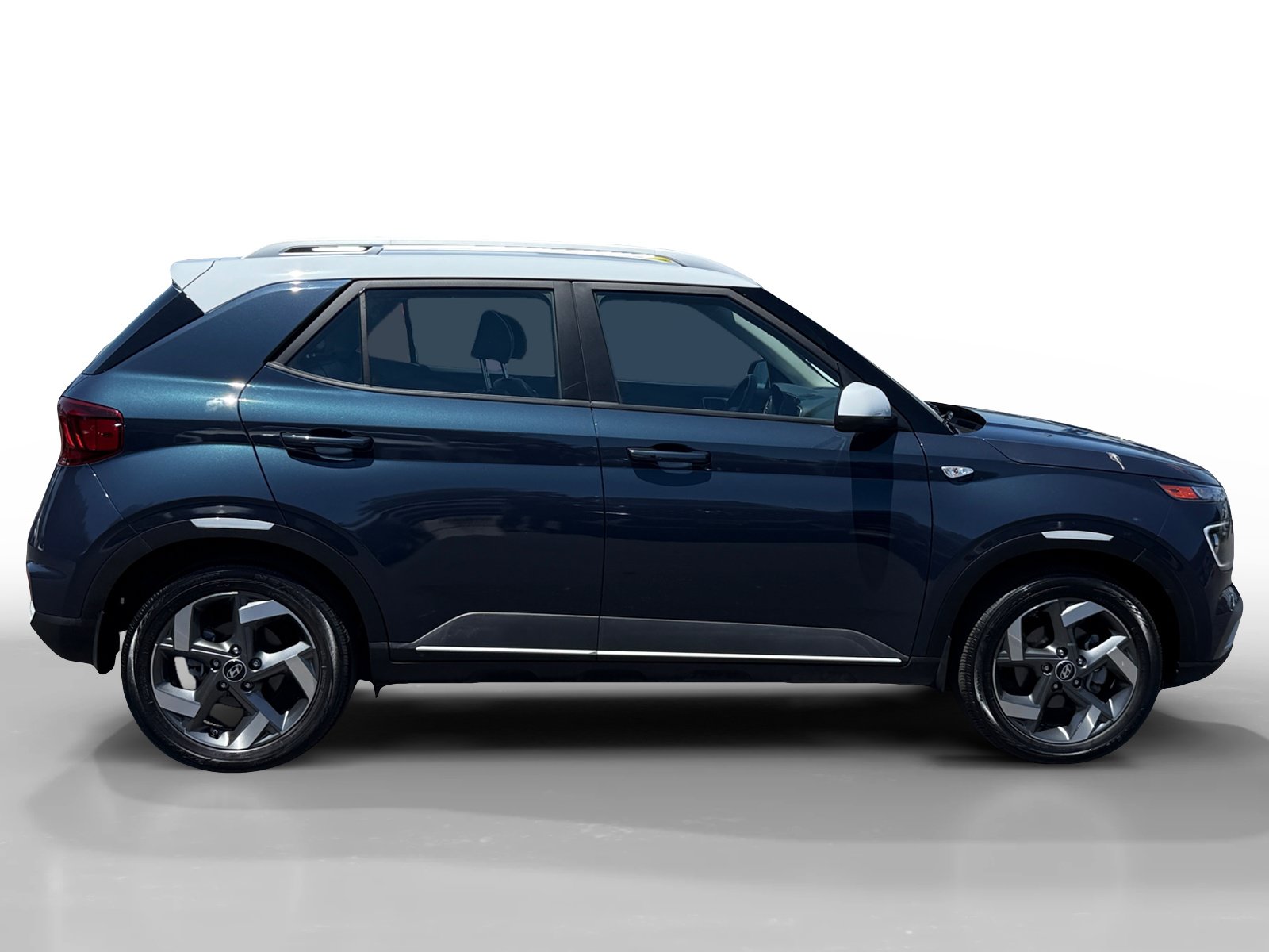 Certified 2021 Hyundai Venue FWD image 6