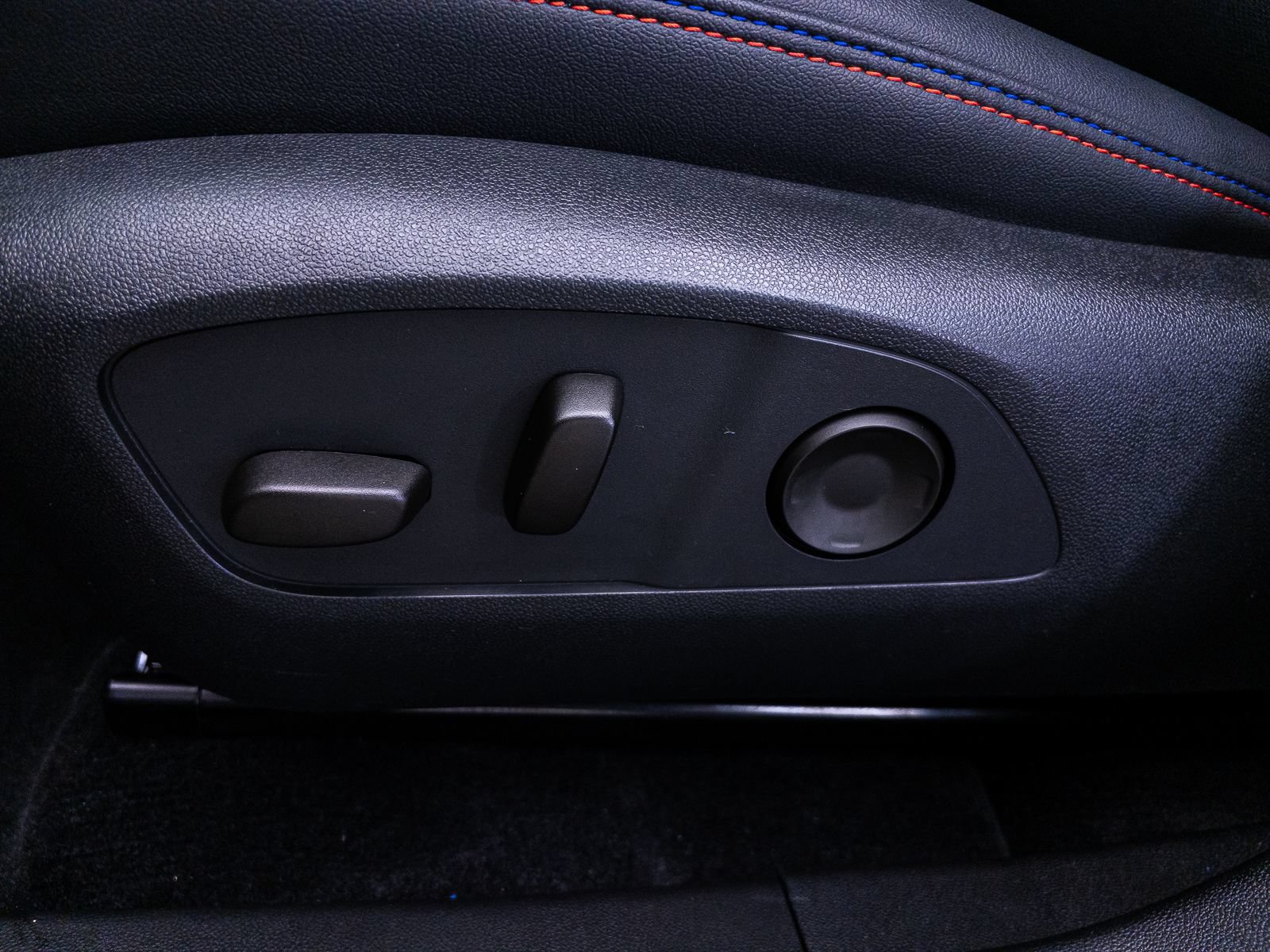 Used 2024 Chevrolet Equinox EV RS FWD image 23
