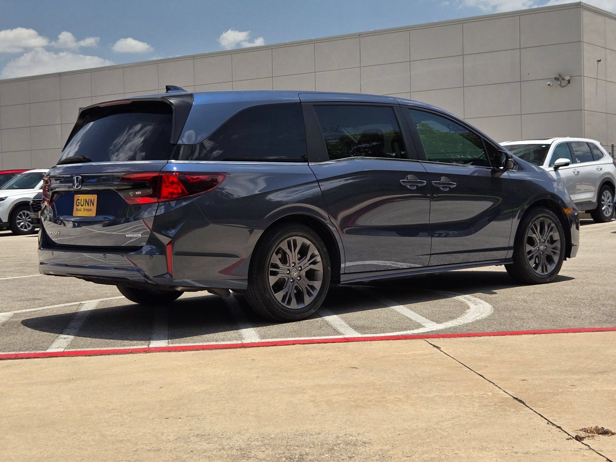 Used 2025 Honda Odyssey Touring image 3