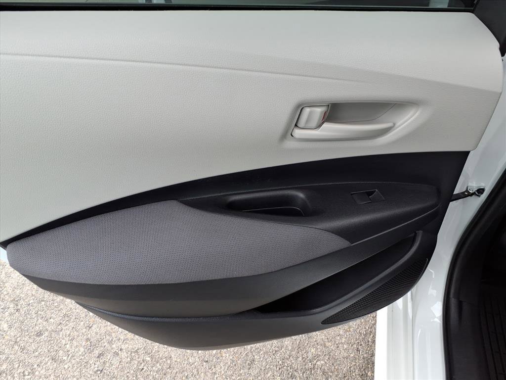 Used 2025 Toyota Corolla LE image 31