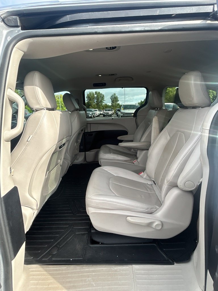 Used 2021 Chrysler Pacifica Touring-L FWD image 25