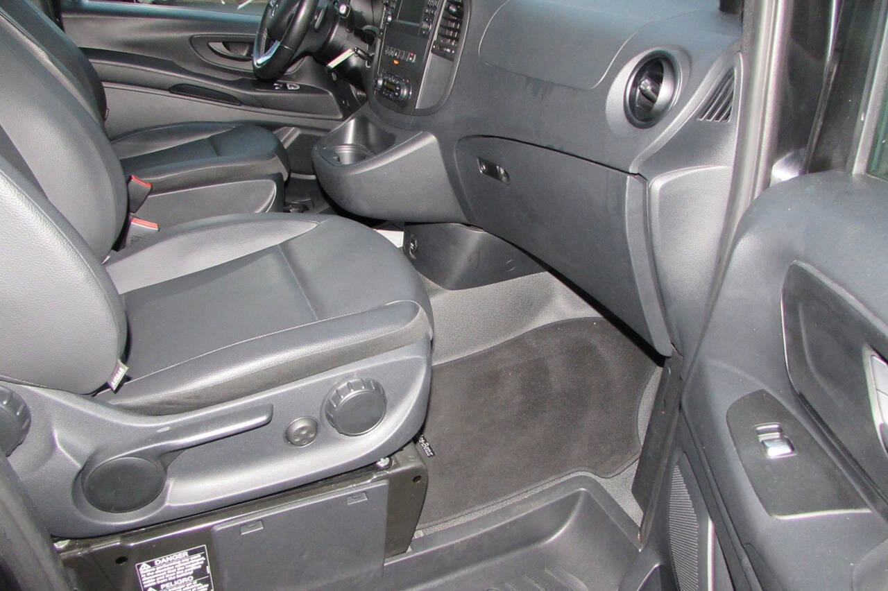Used 2018 Mercedes-Benz Metris Passenger image 37