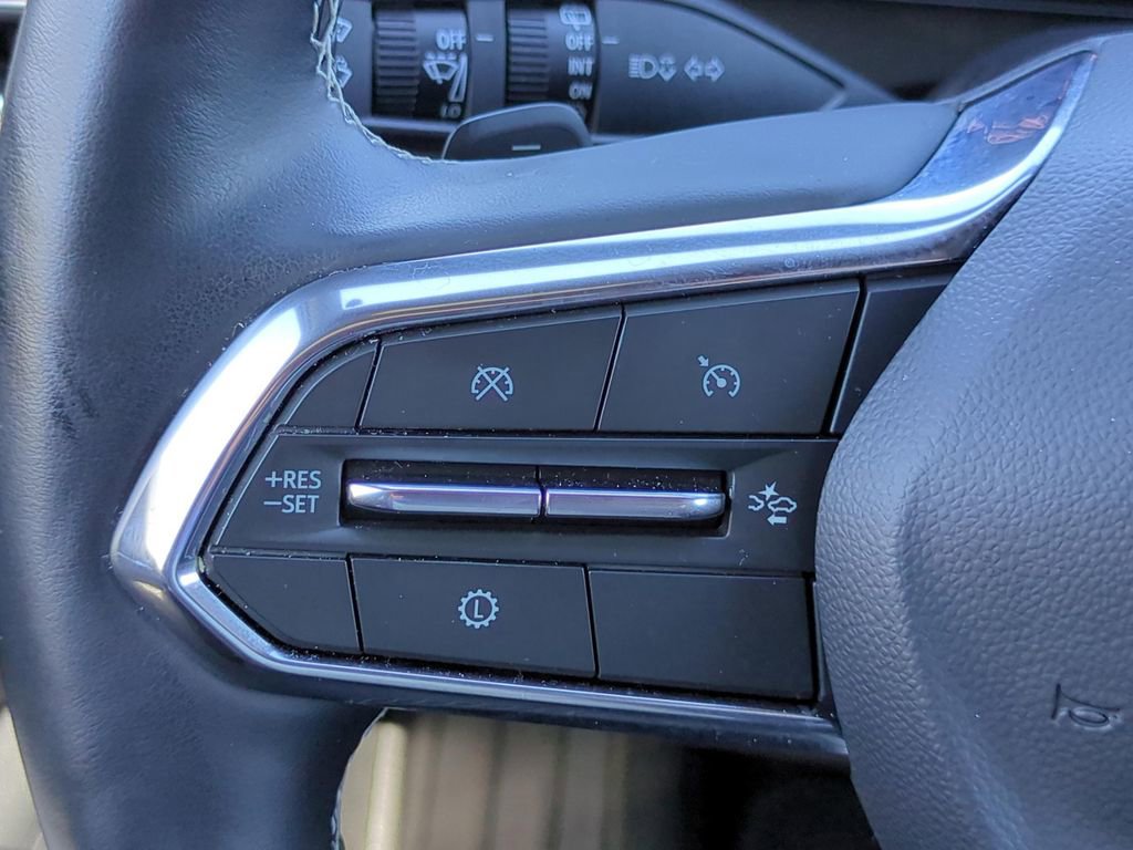 Used 2025 Chevrolet Traverse LT image 14