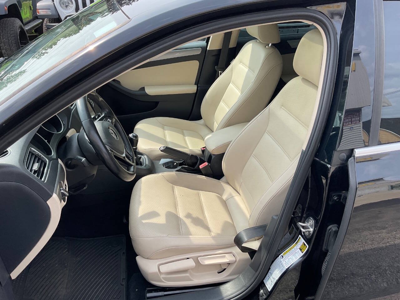 Used 2017 Volkswagen Jetta SE FWD image 13