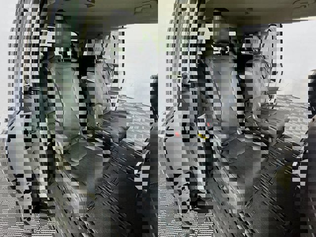 Certified 2024 Kia Carnival EX image 30