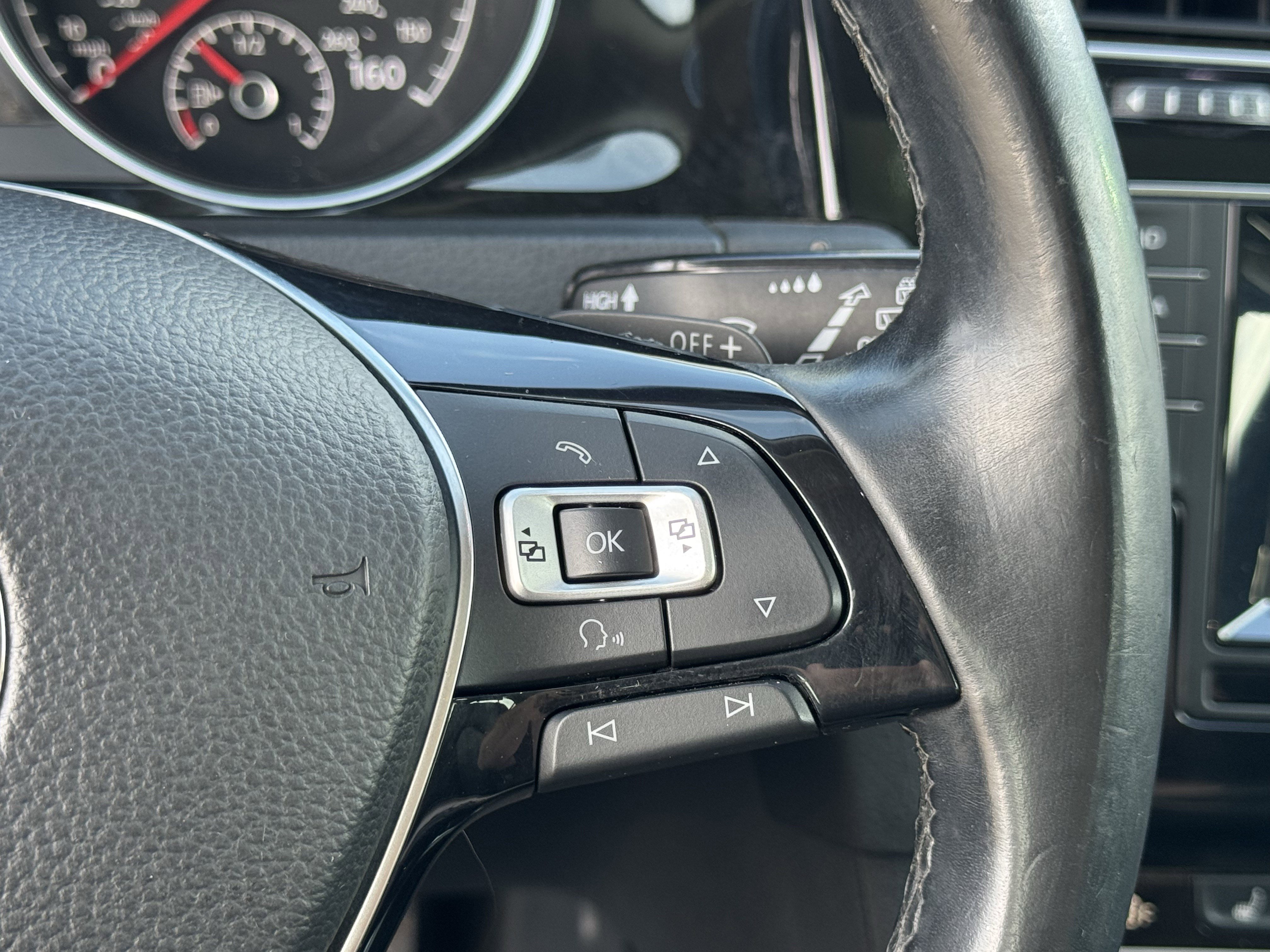 Used 2015 Volkswagen Golf TDI SEL w/ Lighting Package (SEL) image 18